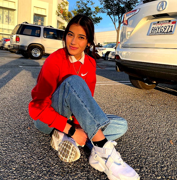 sarasaffari__ instagram image archive image