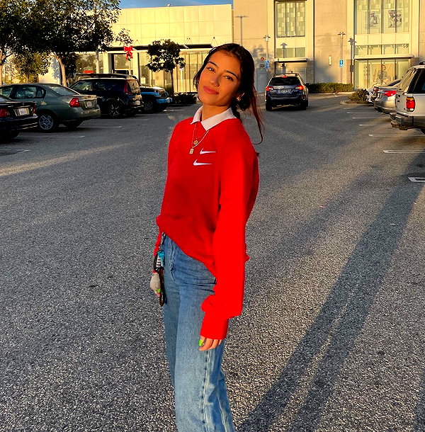 sarasaffari__ instagram image archive image