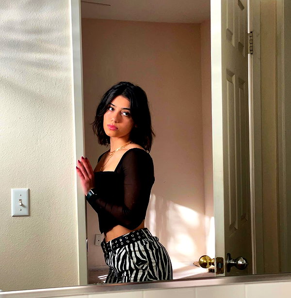 sarasaffari__ instagram image archive image