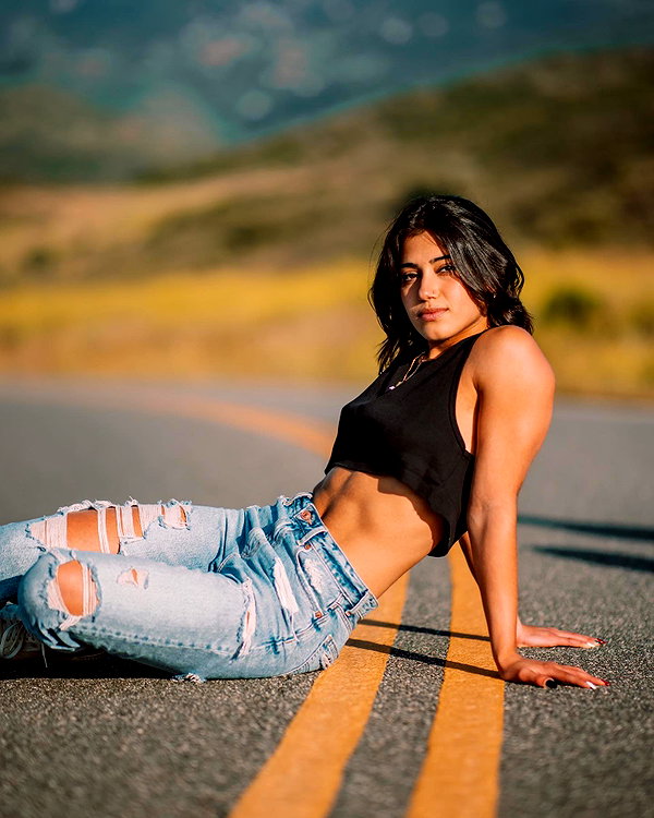sarasaffari__ instagram image archive image