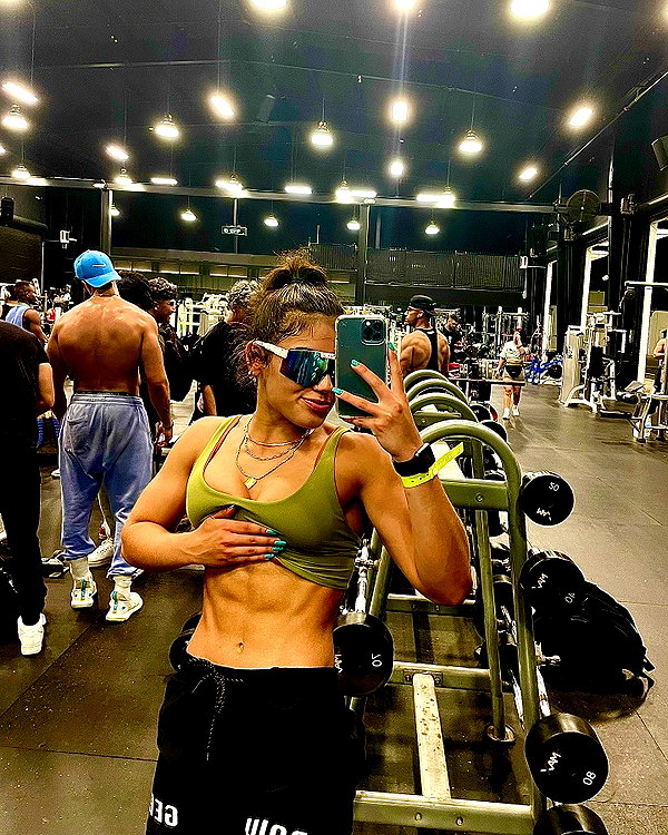 sarasaffari__ instagram image archive image