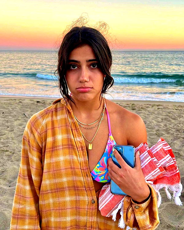 sarasaffari__ instagram image archive image