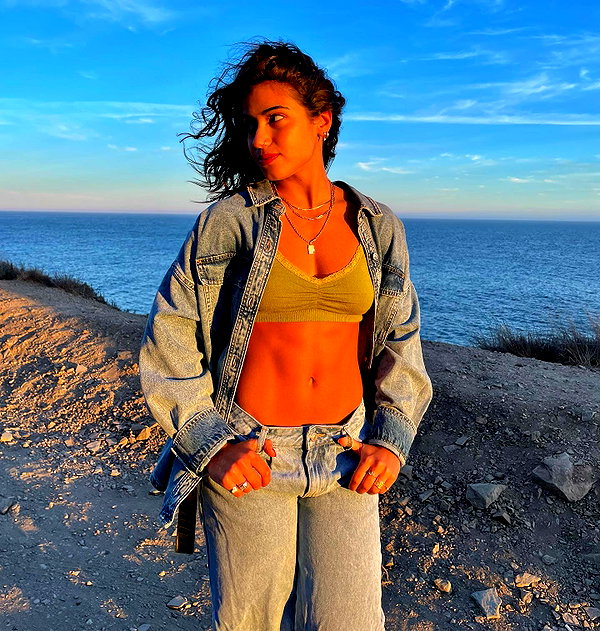 sarasaffari__ instagram image archive image