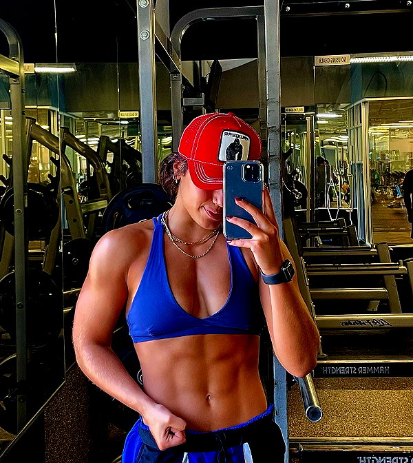 sarasaffari__ instagram image archive image