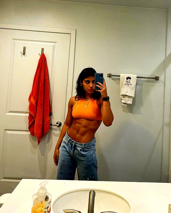 sarasaffari__ instagram image archive image
