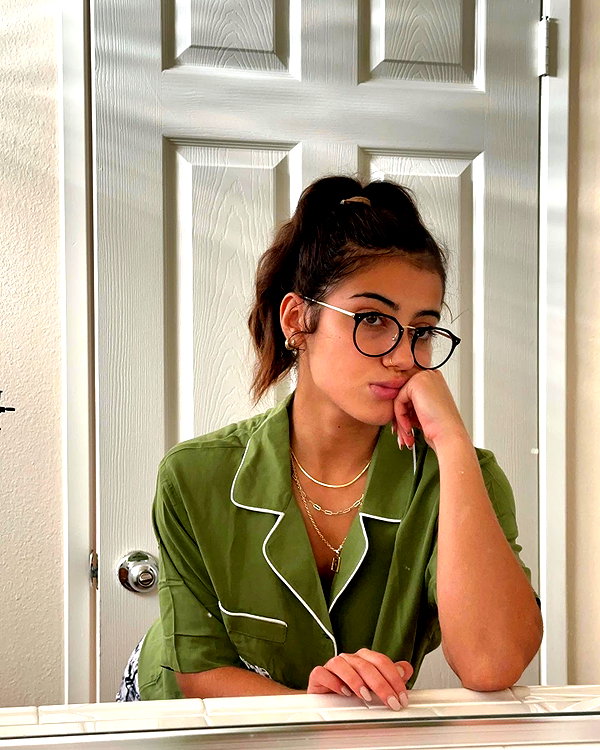 sarasaffari__ instagram image archive image