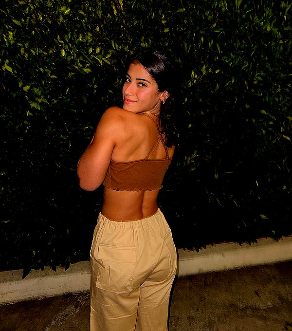 sarasaffari__ instagram image archive image