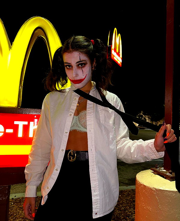 sarasaffari__ instagram image archive image