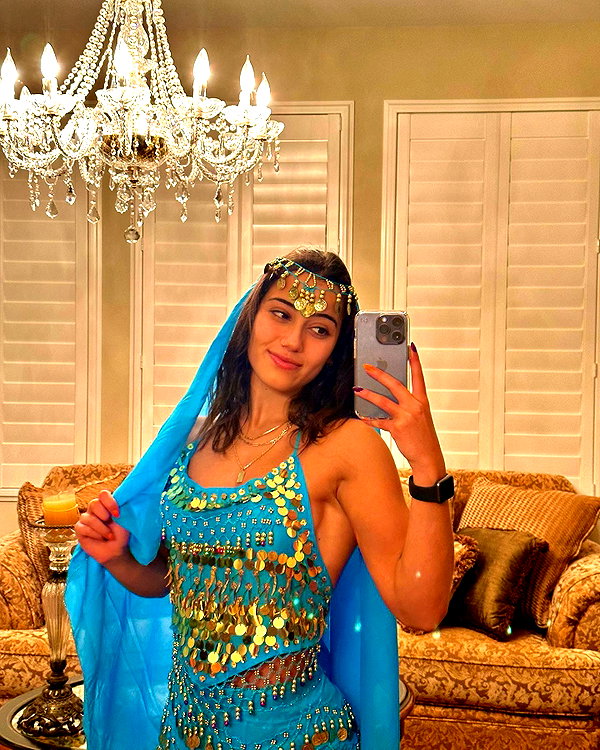 sarasaffari__ instagram image archive image