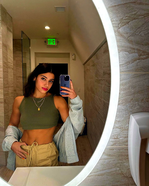 sarasaffari__ instagram image archive image