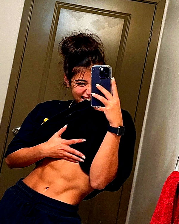 sarasaffari__ instagram image archive image