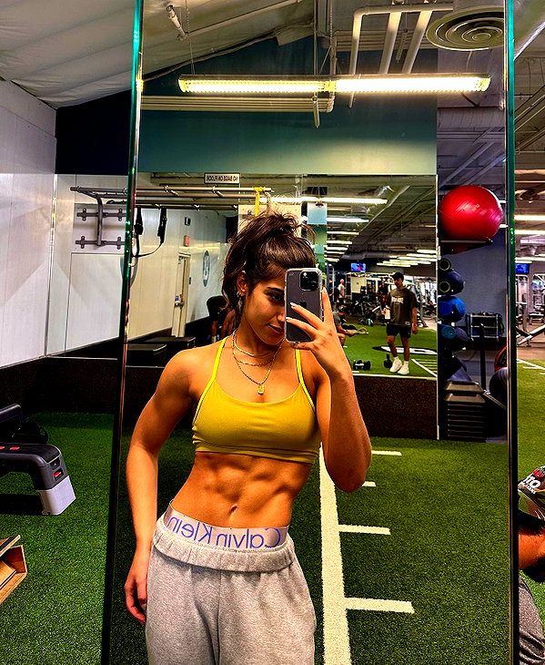 sarasaffari__ instagram image archive image