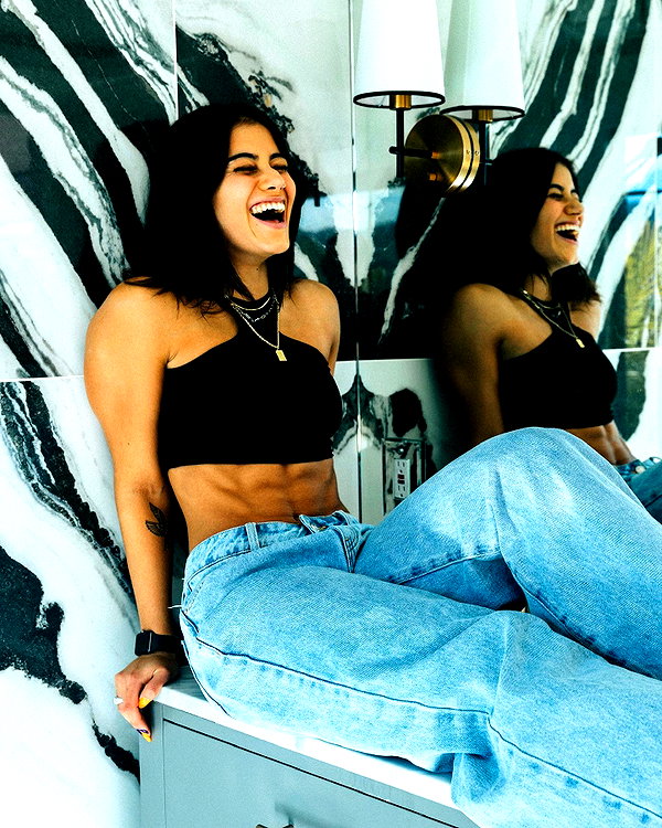 sarasaffari__ instagram image archive image