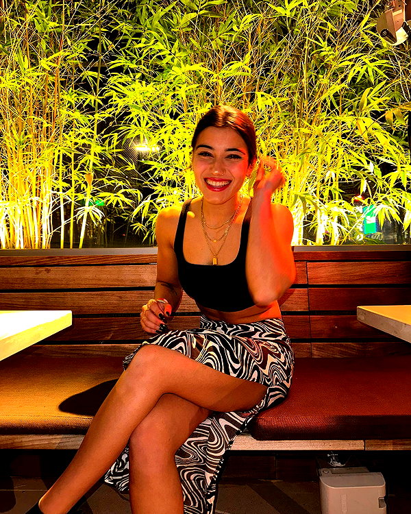sarasaffari__ instagram image archive image