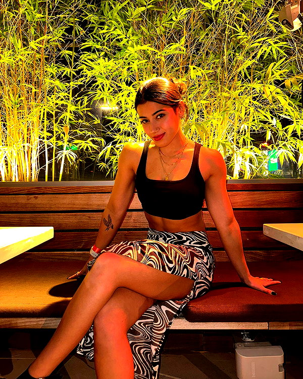 sarasaffari__ instagram image archive image