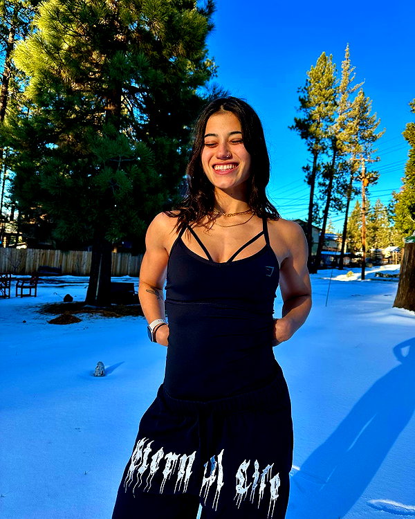 sarasaffari__ instagram image archive image
