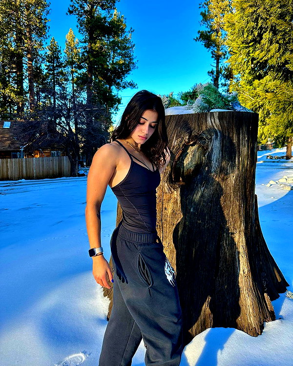 sarasaffari__ instagram image archive image