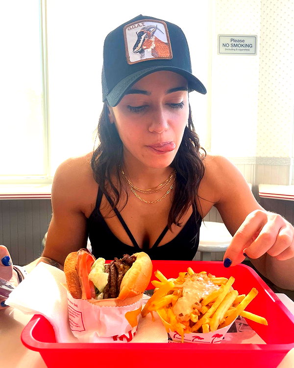 sarasaffari__ instagram image archive image