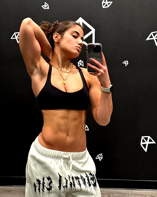 sarasaffari__ instagram image archive image