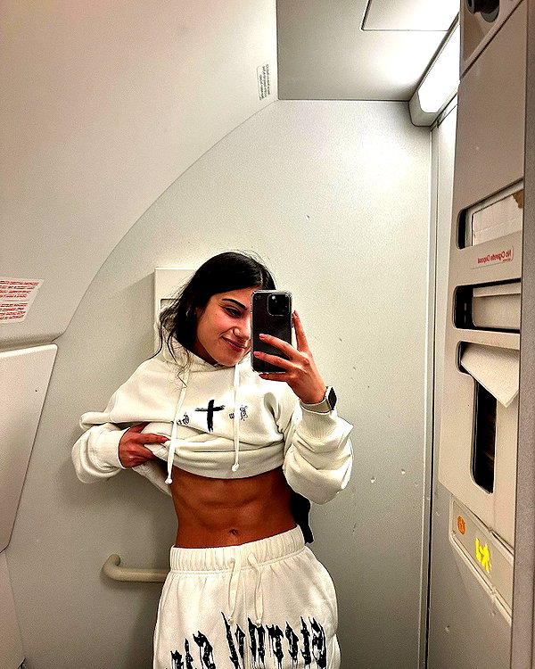 sarasaffari__ instagram image archive image