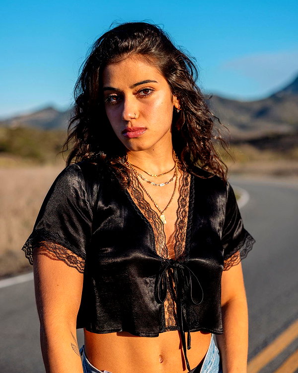sarasaffari__ instagram image archive image