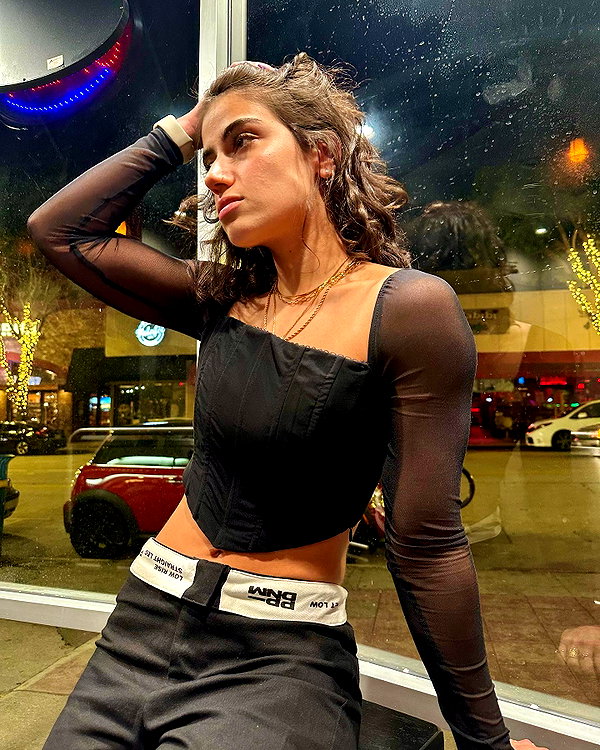 sarasaffari__ instagram image archive image