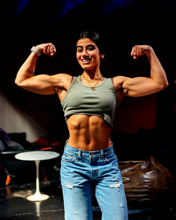 sarasaffari__ instagram image archive image