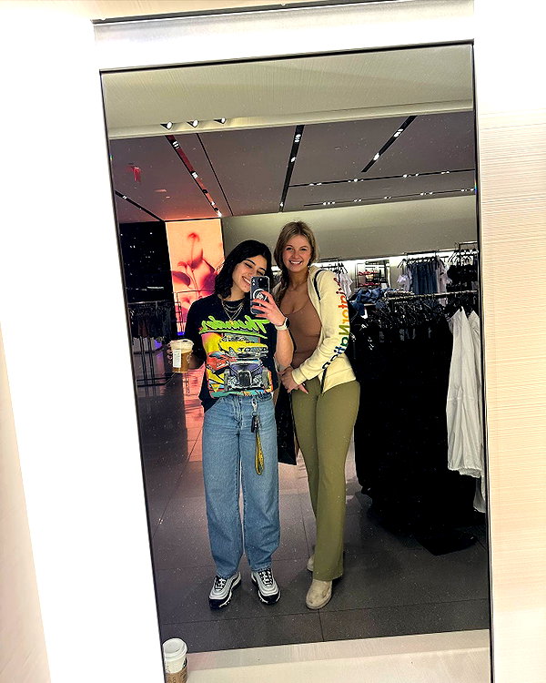 sarasaffari__ instagram image archive image