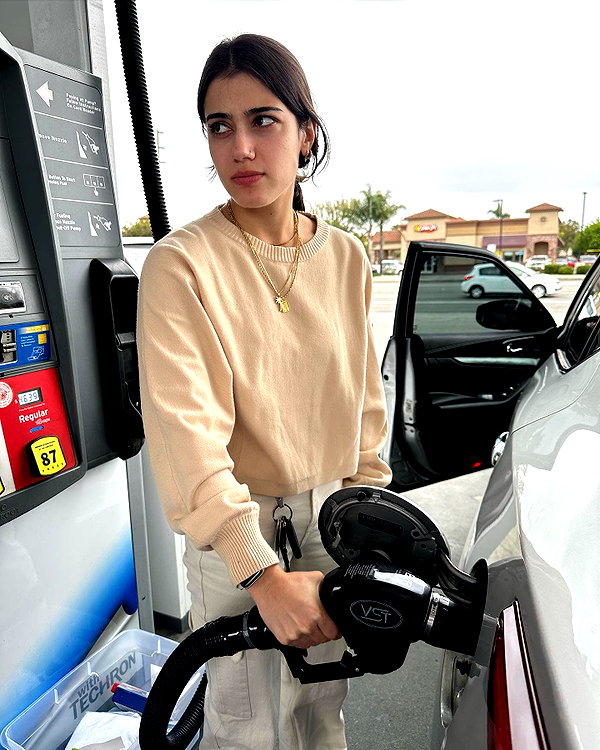 sarasaffari__ instagram image archive image