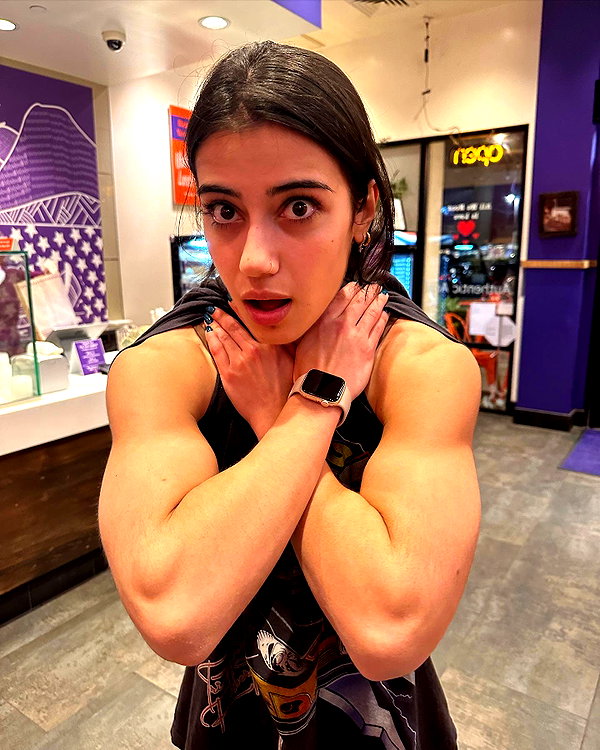 sarasaffari__ instagram image archive image