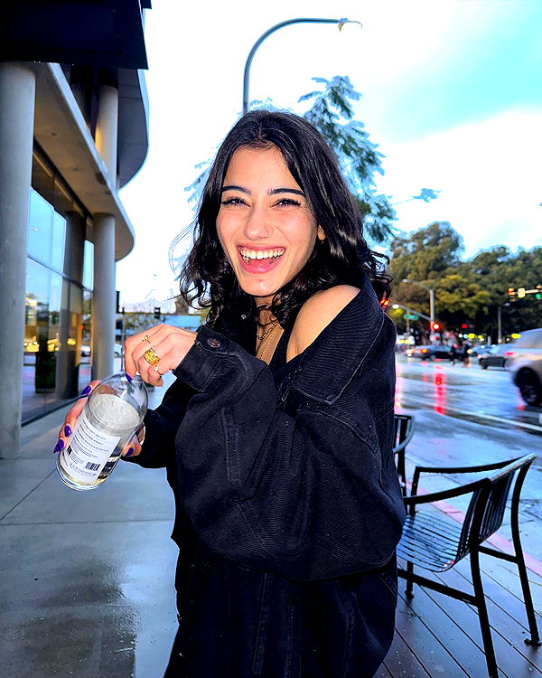 sarasaffari__ instagram image archive image