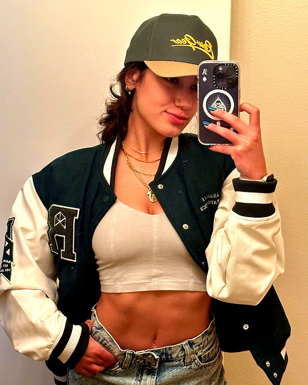 sarasaffari__ instagram image archive image