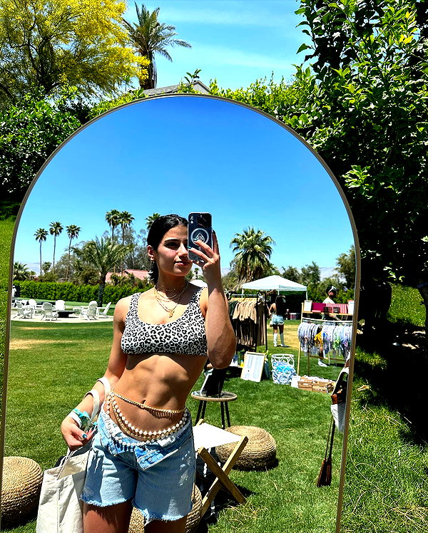 sarasaffari__ instagram image archive image