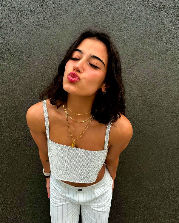 sarasaffari__ instagram image archive image