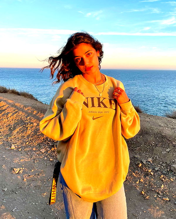 sarasaffari__ instagram image archive image