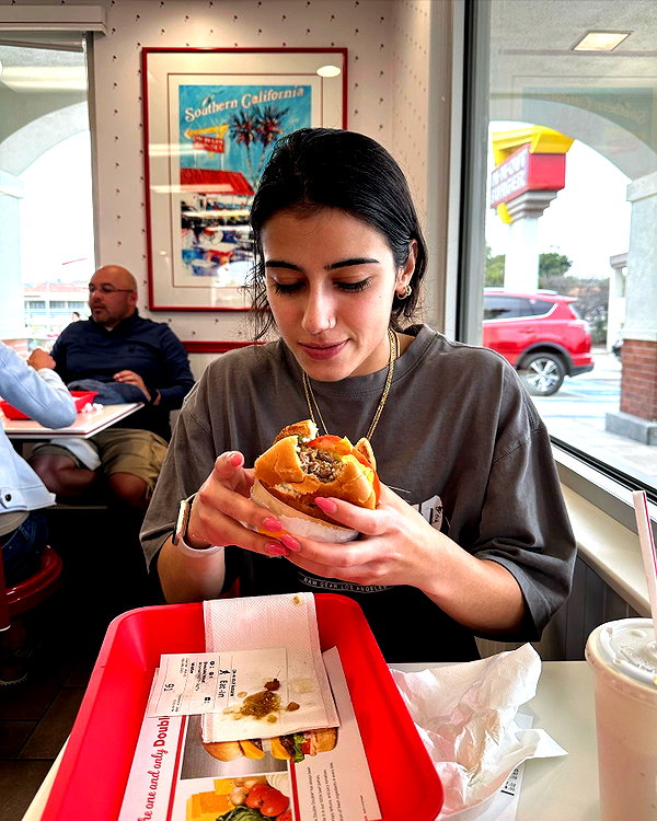 sarasaffari__ instagram image archive image