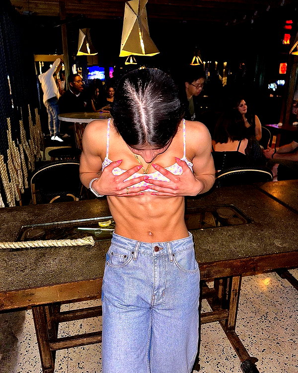 sarasaffari__ instagram image archive image
