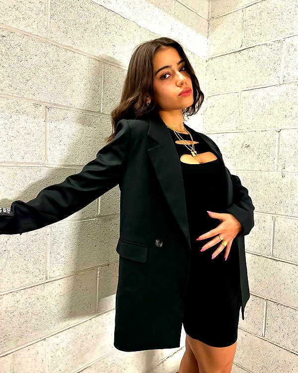 sarasaffari__ instagram image archive image