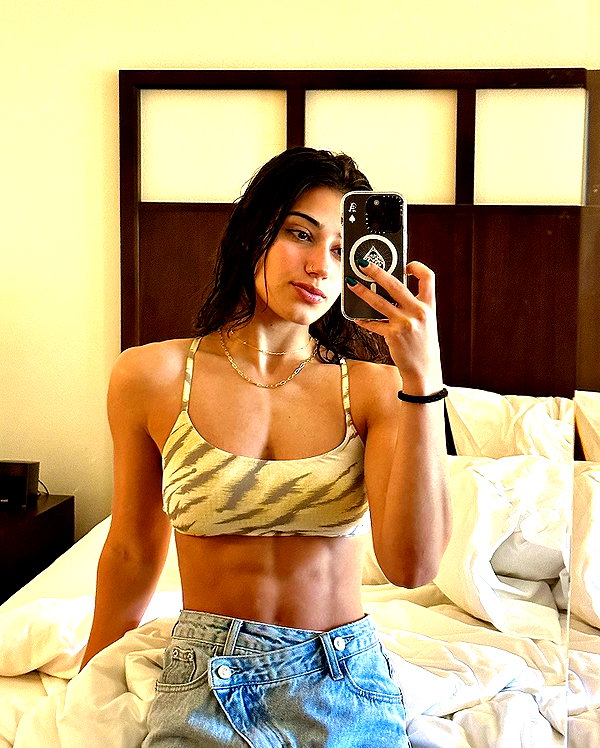 sarasaffari__ instagram image archive image