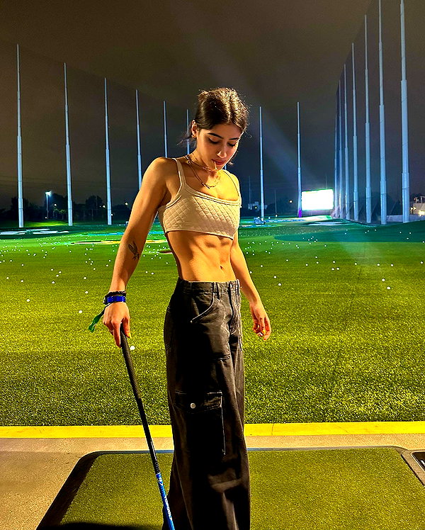 sarasaffari__ instagram image archive image