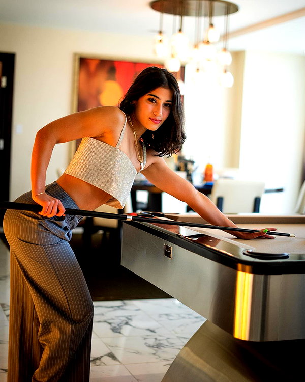 sarasaffari__ instagram image archive image