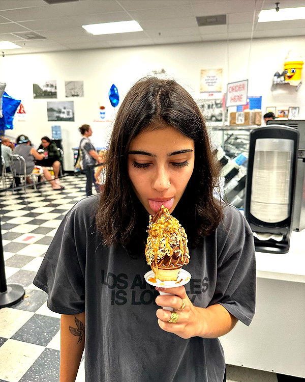 sarasaffari__ instagram image archive image