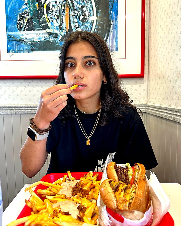sarasaffari__ instagram image archive image