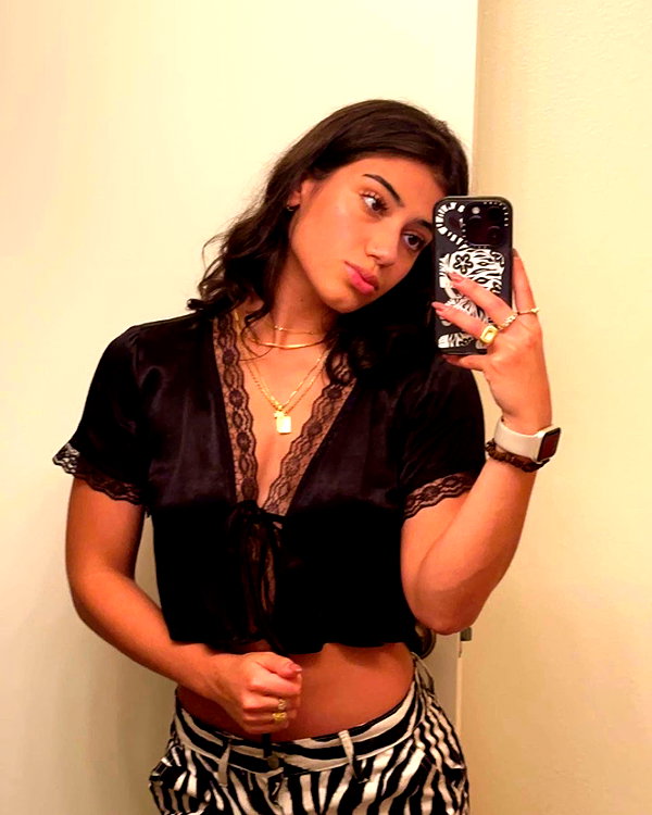 sarasaffari__ instagram image archive image
