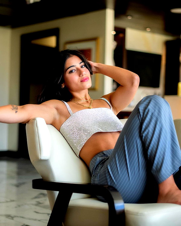sarasaffari__ instagram image archive image
