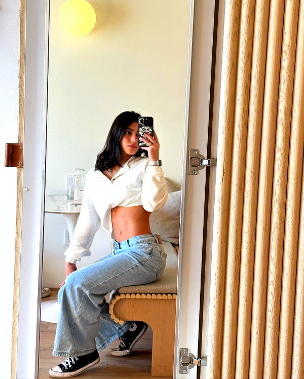 sarasaffari__ instagram image archive image