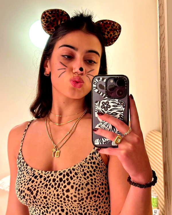 sarasaffari__ instagram image archive image