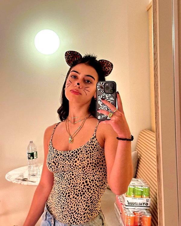 sarasaffari__ instagram image archive image