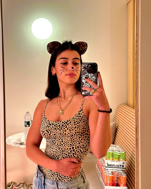 sarasaffari__ instagram image archive image