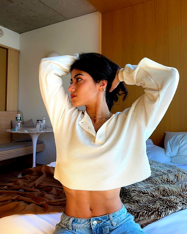 sarasaffari__ instagram image archive image